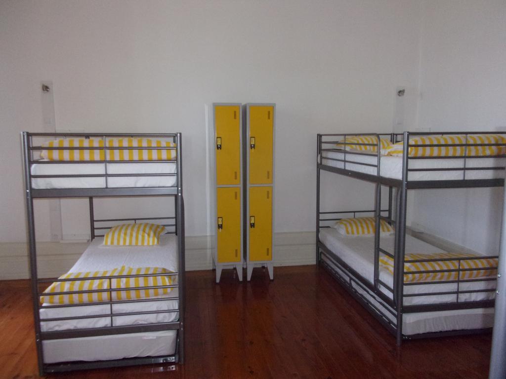 Hostel 402 Фигейра да Фош Екстериор снимка